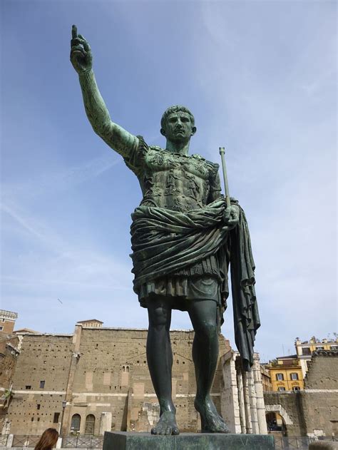 Julius Caesar Statue Wallpaper