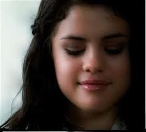 Post a pic of Selena Gomez crying - Selena Gomez Answers - Fanpop