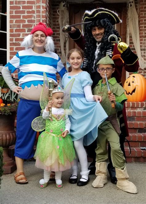 Peter Pan family costumes - Captain Hook, Mr Smee, Wendy, Peter Pan and ...