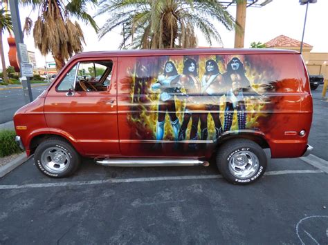 VAN GRAVEYARD: The KISS VAN LIVE!!