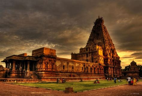 Brihadeeswara Temple (Peruvudaiyar Kovil) (Thanjavur) History