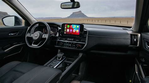 2022-nissan-pathfinder-interior (7)