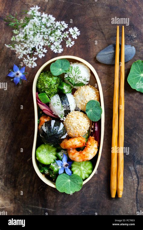 Bento box with onigiri, prawns and vegetables Stock Photo - Alamy