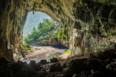 How to explore the world's largest cave, Hang Son Doong, in Vietnam ...