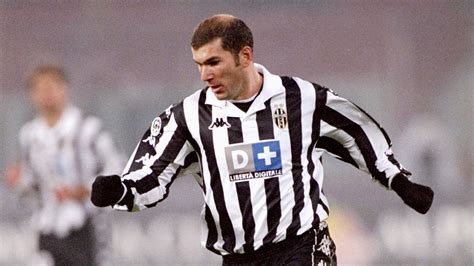 Zidane Juve : Zinedine Zidane of Juventus in action during the Italian ...