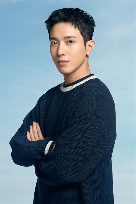 CNBLUE's Jung Yong Hwa To Continue His "Feel the Five 'Y'" Project In ...