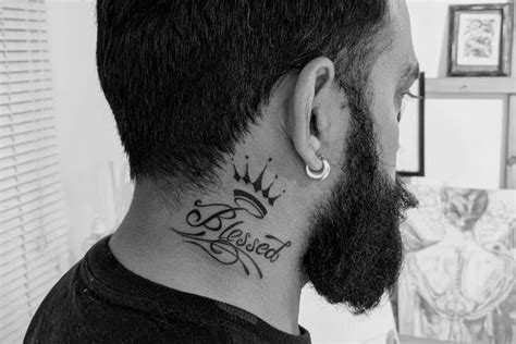 Men's Neck Tattoo Ideas | Tatuagem no pescoço masculino, Tatuagem no ...