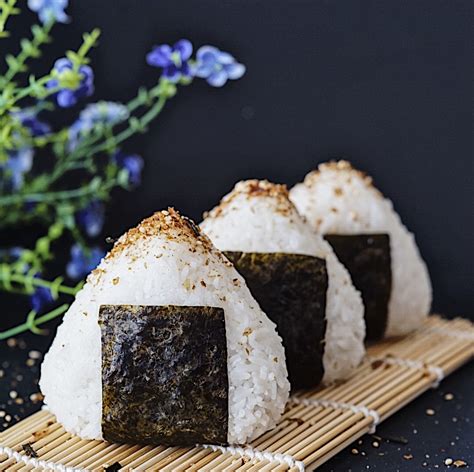 Tuna Mayo Onigiri (Japanese Rice Balls) - Couple Eats Food