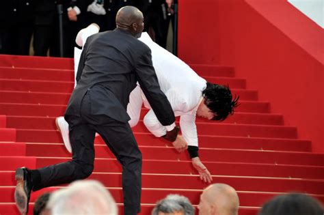 Jason Derulo went viral for falling down the stairs of the Met Gala. He ...