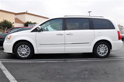 Which Minivans Seat 8 Passengers? | It Still Runs