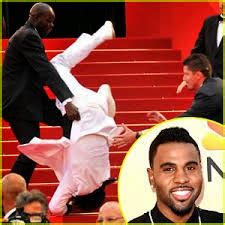 crunch27: Jason Derulo Did NOT Fall Down The Stairs At Met Gala