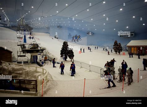 Dubai, Mall of the Emirates, Snow Dome Stock Photo: 7333970 - Alamy