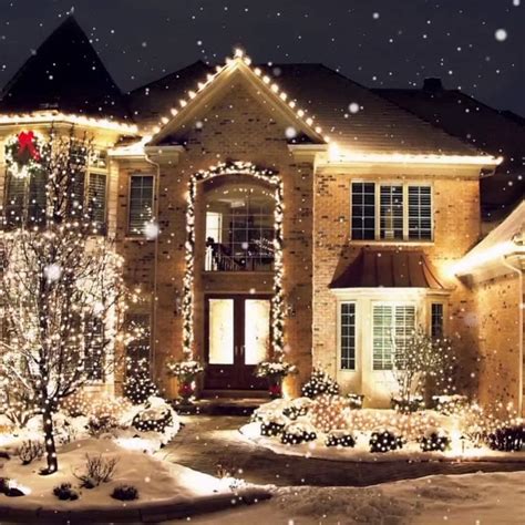 13 Outdoor Christmas Lights Ideas and Tips | Exterior christmas lights ...