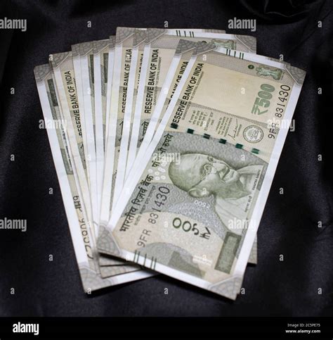 500 rupees notes hi-res stock photography and images - Alamy