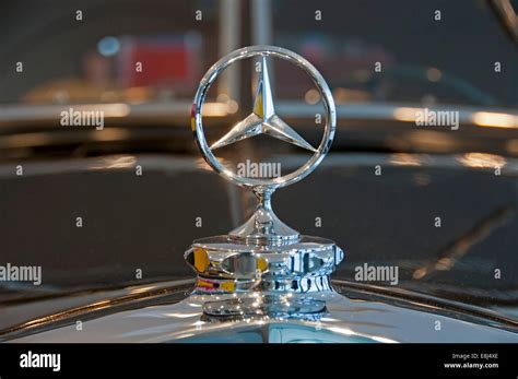 Mercedes star, hood ornament, Mercedes Benz 320 streamlined sedan ...