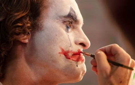 Joaquin Phoenix's 'Joker' makeup took 15 minutes because he couldn't ...