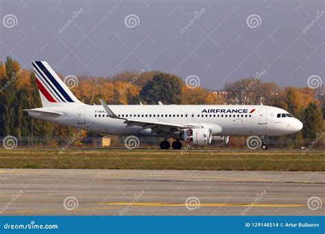 F-HEPJ Air France Airbus A320-200 Aircraft Landing on the Runway of ...