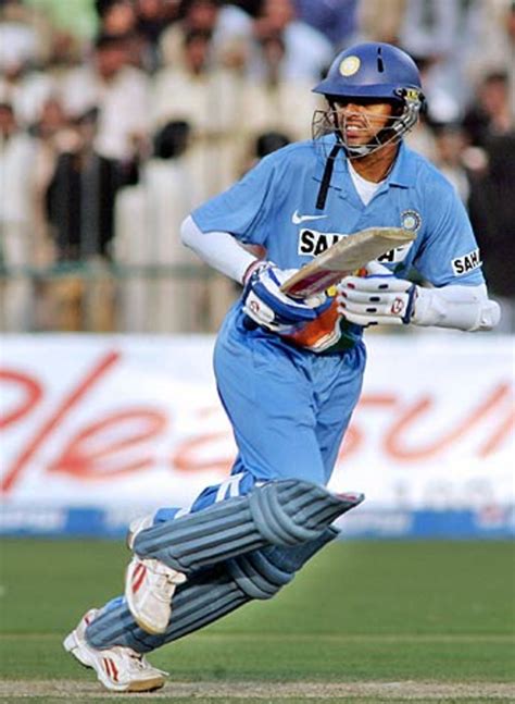 Rahul Dravid sets off for a single | ESPNcricinfo.com