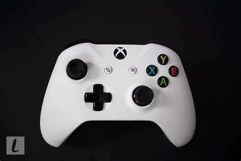 Xbox One S Controller Review: Upgrade Your Original With Bluetooth