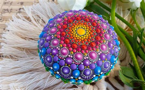 Beautiful Dot Mandala Designs on Stones - Trendy Art Ideas