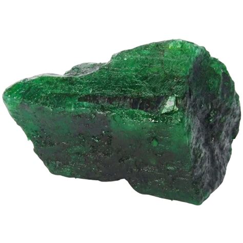 Emerald vs. Diamonds - How To Tell Them Apart (With Photos)