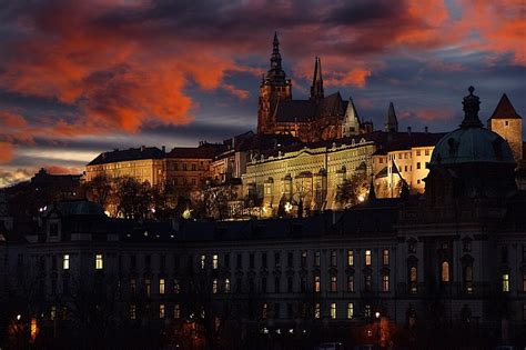 prague-castle-at-night – To do in Prague