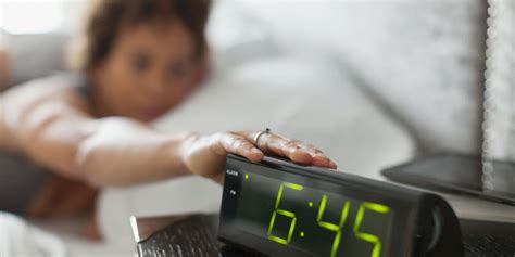 5 Reasons To Stop Hitting 'Snooze' | SELF