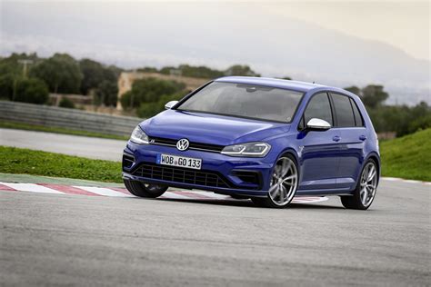 Volkswagen Golf R Mk7 / Volkswagen Golf Gti Mk7 5 Review Still The Hole ...