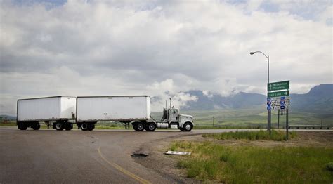 How Soon After a Truck Accident Should I Contact an Attorney? | HLG