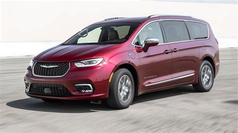 2023 Chrysler Pacifica Touring L - 2023