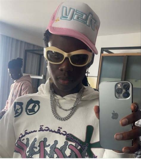 Singer, Rema shows off new diamond VVS chain worth N15M (Video)