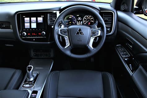 Mitsubishi Outlander PHEV interior & comfort | DrivingElectric