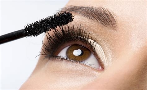 How to Apply Mascara on Eyelashes