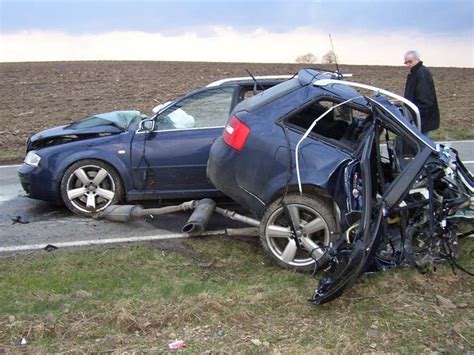 Unbelievable Car Crash - Audi RS6 cut in half - Car plus Auto Blog