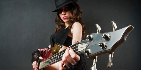 The Best Female Guitarists of All Time (Updated in 2022) - Learn to ...