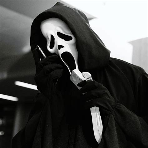 Scream Costume