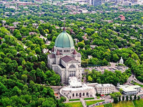 21 Best Montreal Attractions and Landmarks to Discover All Year