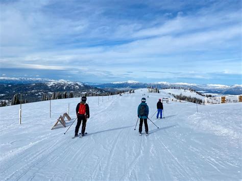 7 Best Idaho Ski Resorts - Thrive In Idaho