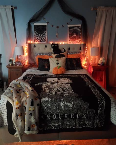 20+ Cozy but Spooky Halloween Bedroom Decoration Ideas – PINMOMSTUFF