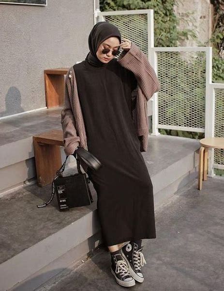 18 Inspirasi OOTD Dress Hitam Hijab untuk Berbagai Acara