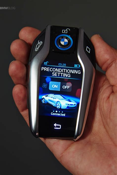 BMW introduces the Key fob with touchscreen display