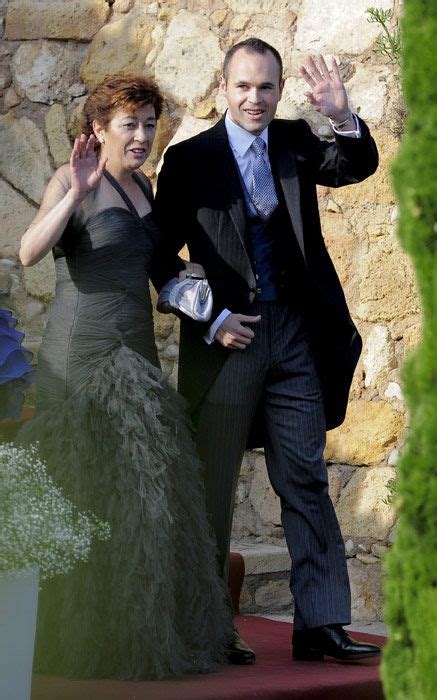 Barcelona FC player Andres Iniesta marries longtime girlfriend | HELLO!