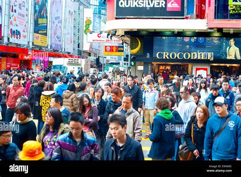 Hong Kong shopping street Stock Photo - Alamy