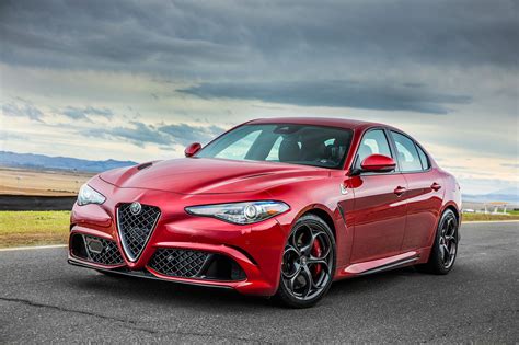 Alfa Romeo Giulia Wallpaper - Alfa Romeo Giulia Red 2018 - 2048x1365 ...