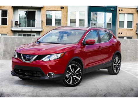 2019 Nissan Rogue Sport Pictures: | U.S. News