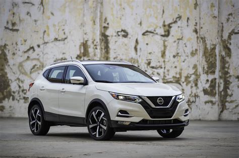 Nissan discontinues Rogue Sport small crossover - TechiAzi