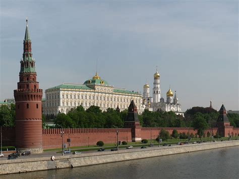 File:Moscow Kremlin from Kamenny bridge.jpg - Wikipedia