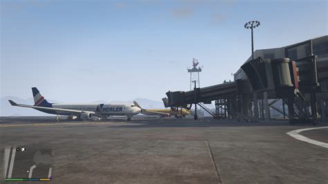 Where is Los Santos International Airport located in GTA 5?