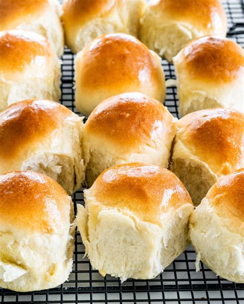 Quick Yeast Dinner Rolls - Jo Cooks