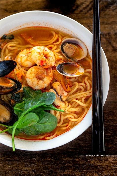 Jjamppong (Korean Spicy Seafood Noodle Soup) - My Korean Kitchen